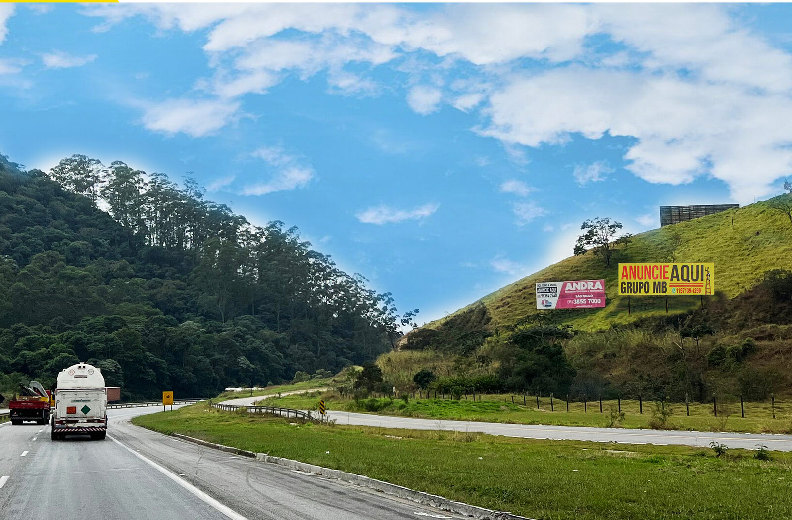 Painel do Grupo MB na Rodovia Dom Pedro, KM 33, sentido Rio de Janeiro