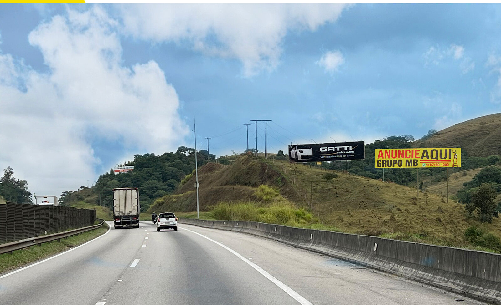 Painel do Grupo MB na Rodovia Dutra, KM 189, sentido São Paulo