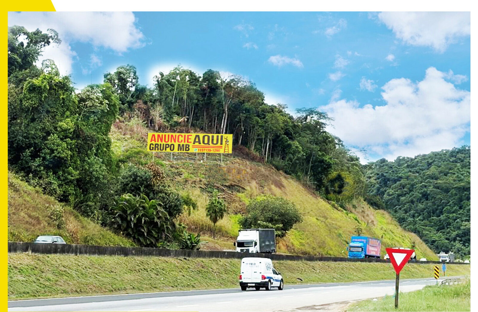 Painel do Grupo MB na Rodovia Régis Bittencourt, KM 375, Miracatu, sentido Curitiba